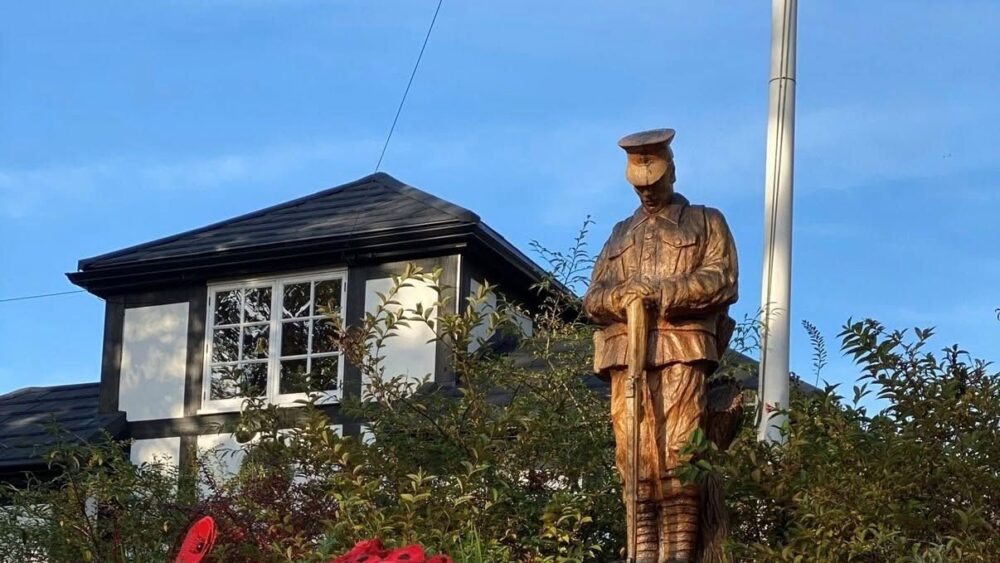 Chainsaw Carving: Where Woodworking Craft Ideas and Power Tools Meet